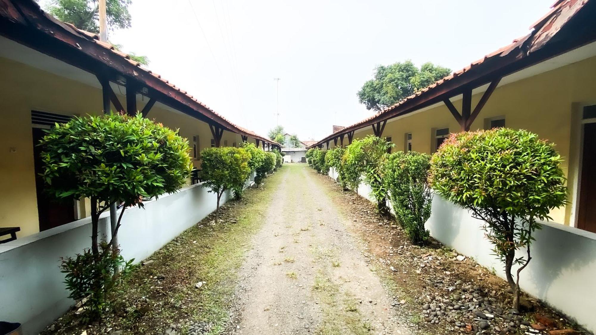 Capital O 94428 Hotel Indah Pekalongan Exterior photo