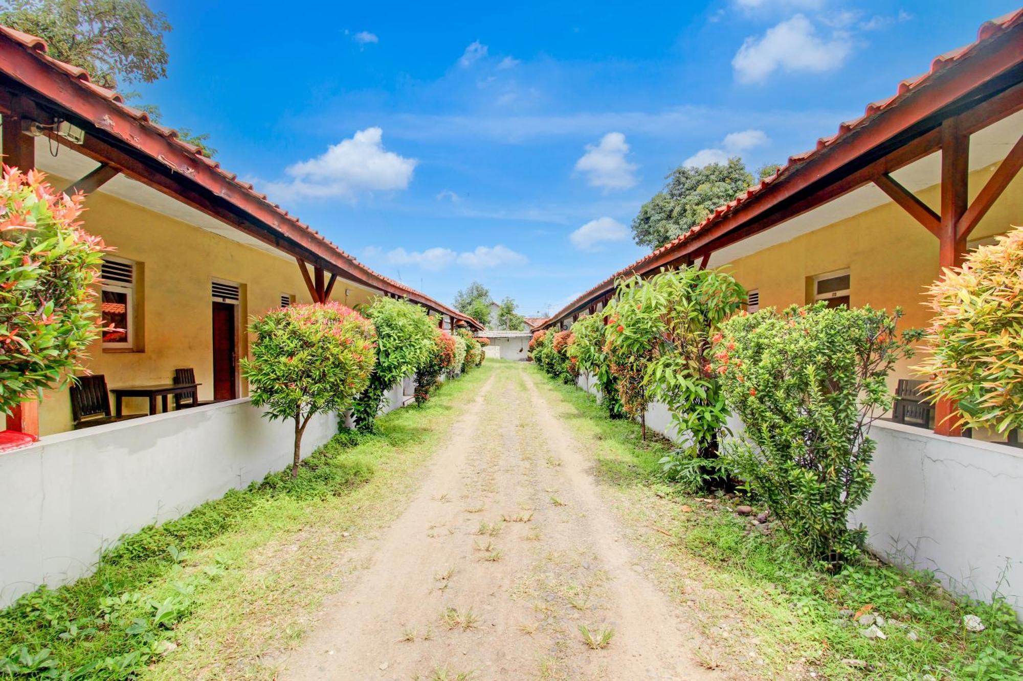 Capital O 94428 Hotel Indah Pekalongan Exterior photo